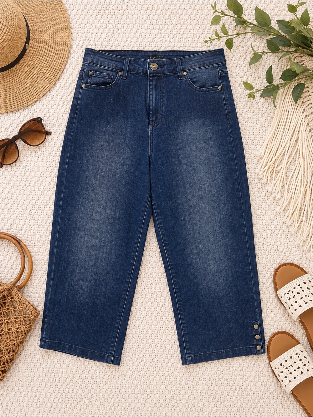 Bandolino Dark Wash Cropped Capri‎ Jeans Size 16 Button Hem